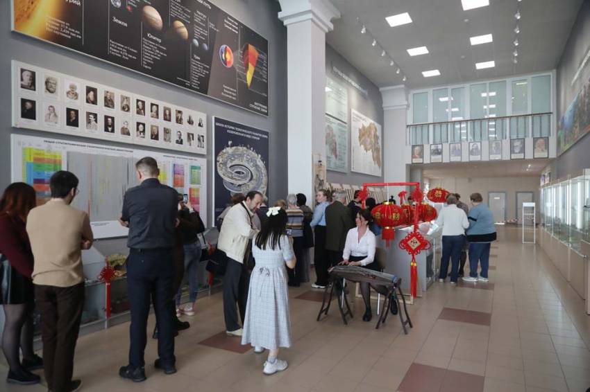 В НИУ «БелГУ» открылась выставка «Магия камня в Поднебесной» События НИУ «БелГУ» в ниу «белгу» открылась выставка «магия камня в поднебесной»