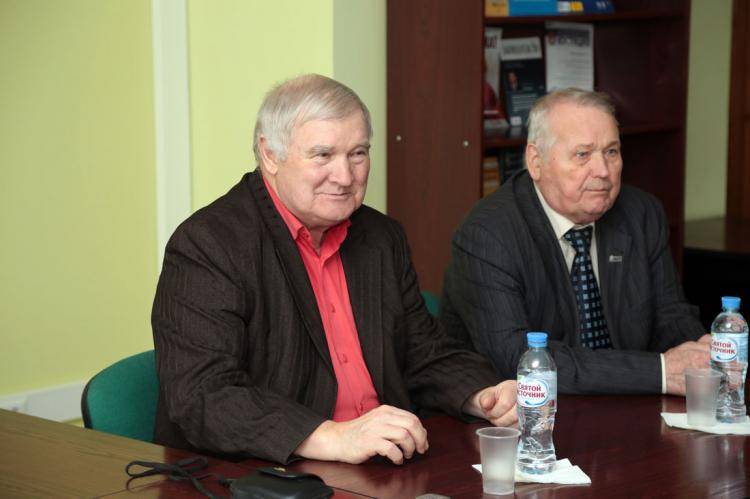 Студенты НИУ «БелГУ» встретились с белгородскими поэтами События НИУ «БелГУ» студенты ниу «белгу» встретились с белгородскими поэтами