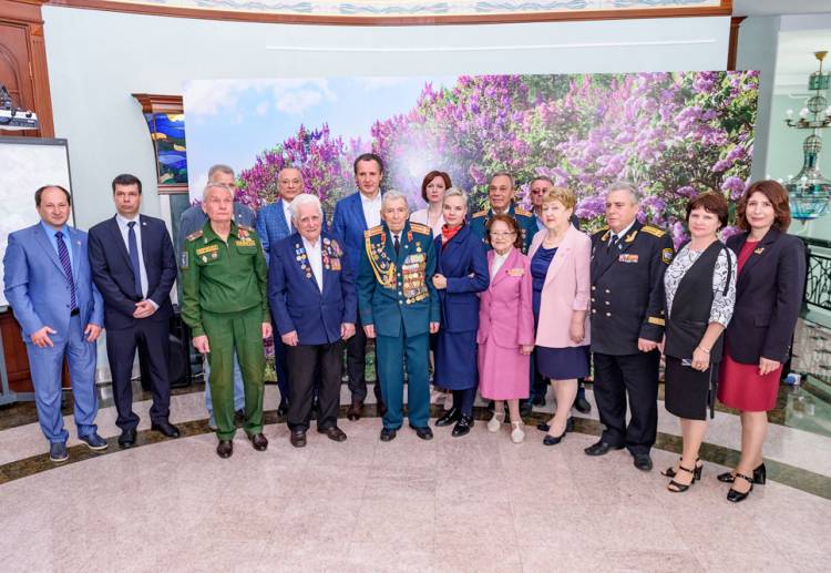 Ботаническому саду НИУ «БелГУ» передали эстафету выведения сортов сирени военно-патриотической тематики События НИУ «БелГУ» ботаническому саду ниу «белгу» передали эстафету выведения сортов сирени военно-патриотической тематики