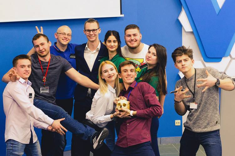 High School Students Explore the University High School Students Explore the University