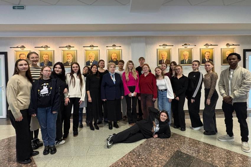 Институт фармации, химии и биологии продолжает делиться знаниями со студентами и школьниками События НИУ «БелГУ» институт фармации, химии и биологии продолжает делиться знаниями со студентами и школьниками