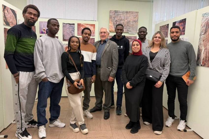 BelSU African Community Students Visit Photo Exhibition Dedicated to the Sahara Desert  BelSU African Community Students Visit Photo Exhibition Dedicated to the Sahara Desert