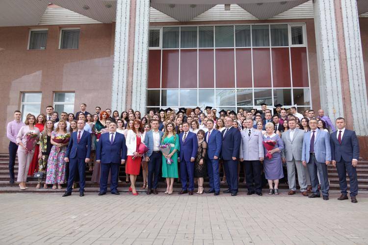 С дипломом в руках - к карьерным вершинам События НИУ «БелГУ» с дипломом в руках - к карьерным вершинам