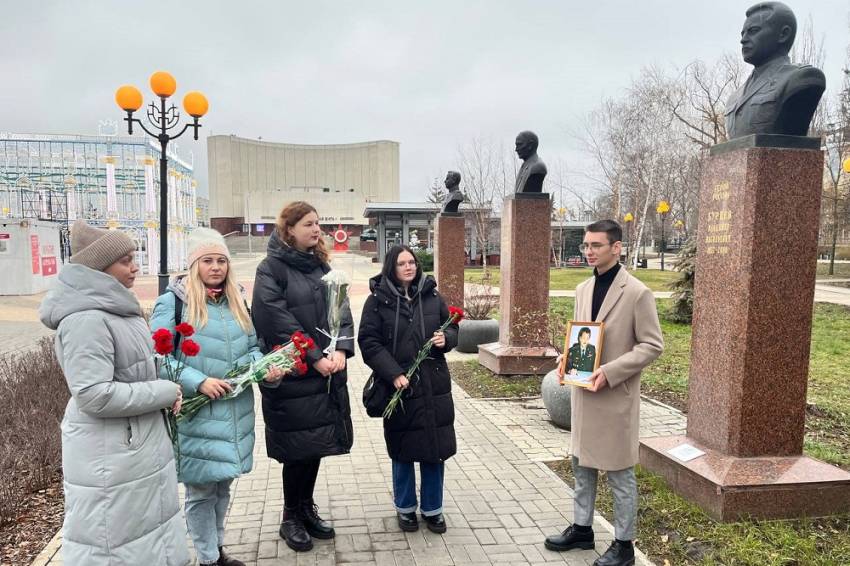 Студенты НИУ «БелГУ» почтили память Героя России События НИУ «БелГУ» студенты ниу «белгу» почтили память героя россии