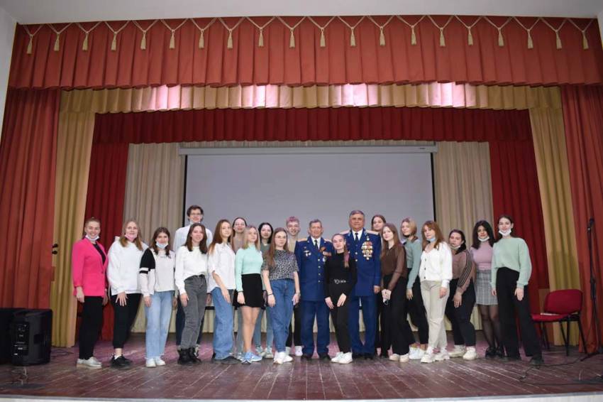 Военные лётчики рассказали будущим медикам о локальных конфликтах за пределами России События НИУ «БелГУ» военные лётчики рассказали будущим медикам о локальных конфликтах за пределами россии