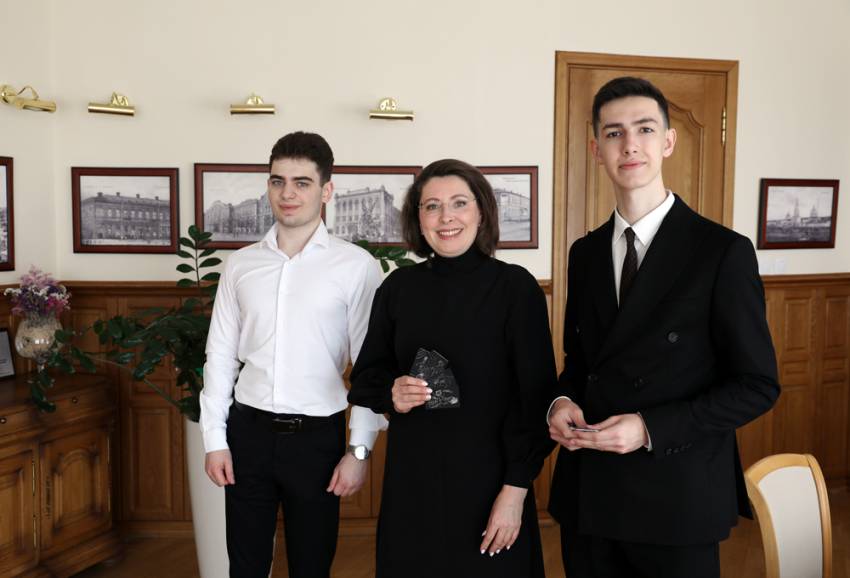 Пушкинский день в НИУ «БелГУ» открылся с патриотической акции События НИУ «БелГУ» пушкинский день в ниу «белгу» открылся с патриотической акции