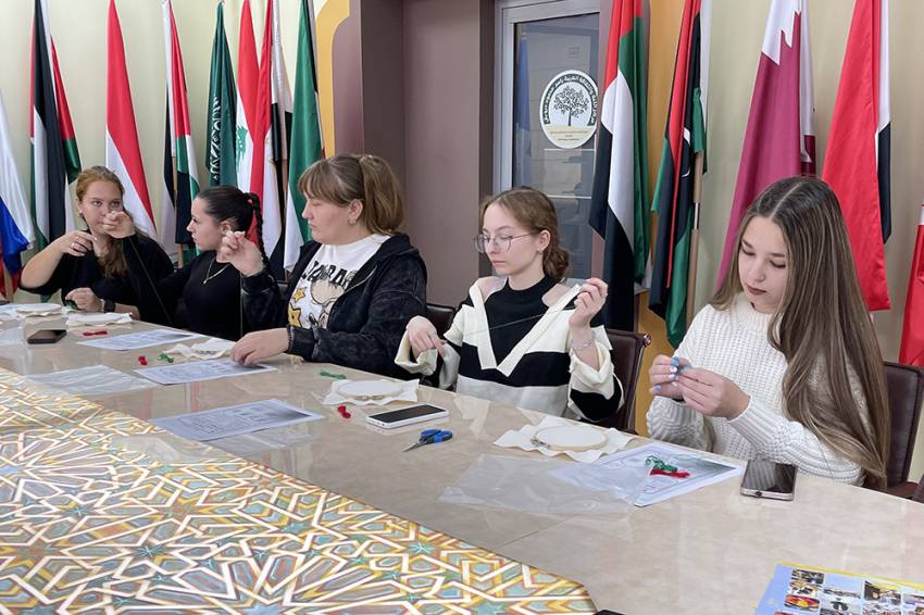 Stitching Stories: Belgorod Welcomes Palestinian Embroidery Workshop Stitching Stories: Belgorod Welcomes Palestinian Embroidery Workshop