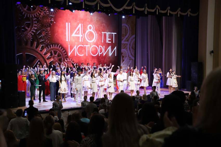 В НИУ «БелГУ» состоялся интегрированный иммерсивный перформанс «148 лет истории» События НИУ «БелГУ» в ниу «белгу» состоялся интегрированный иммерсивный перформанс «148 лет истории»