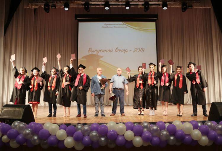 Врачи-стоматологи получили дипломы о высшем образовании События НИУ «БелГУ» врачи-стоматологи получили дипломы о высшем образовании