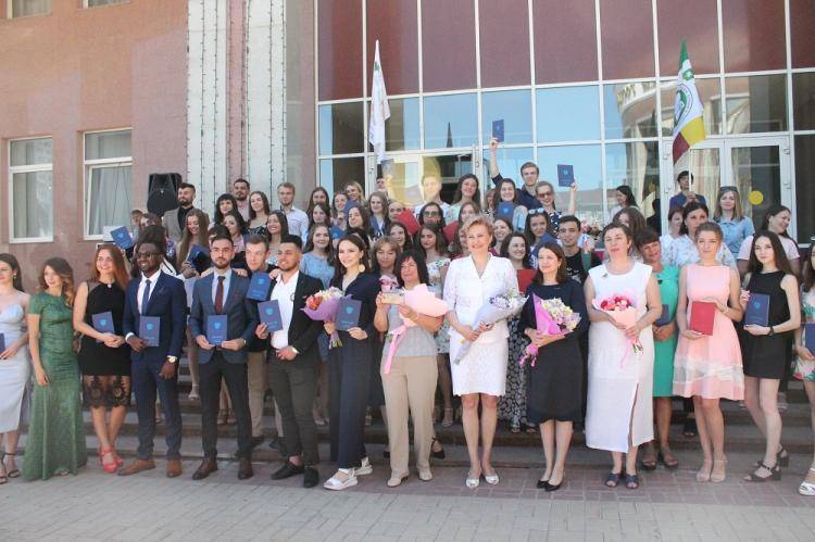 Фармацевтическая отрасль получила новых специалистов События НИУ «БелГУ» фармацевтическая отрасль получила новых специалистов