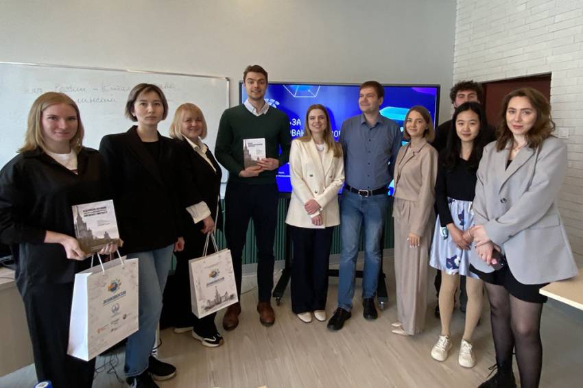 Доклад об искусственном интеллекте в образовании представила на молодёжном научном форуме студентка НИУ «БелГУ» События НИУ «БелГУ» доклад об искусственном интеллекте в образовании представила на молодёжном научном форуме студентка ниу «белгу»