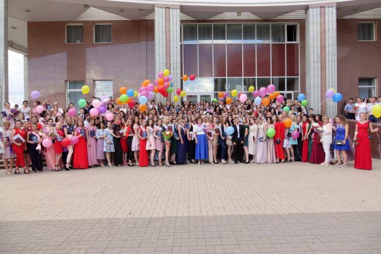 Будущим медикам вручены дипломы События НИУ «БелГУ» будущим медикам вручены дипломы