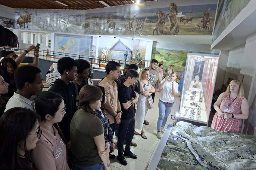 Иностранные студенты НИУ «БелГУ» посетили археологический музей-заповедник «Костёнки» События НИУ «БелГУ» иностранные студенты ниу «белгу» посетили археологический музей-заповедник «костёнки»