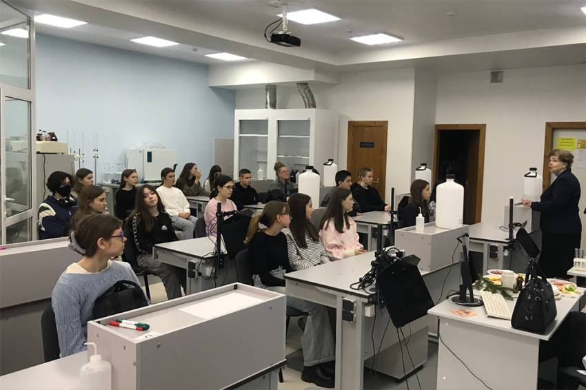 В Белгородском госуниверситете состоялся «Рождественский химический десант» События НИУ «БелГУ» в белгородском госуниверситете состоялся «рождественский химический десант»