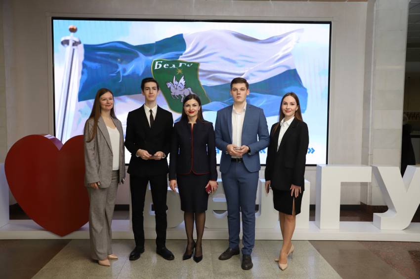 День университетского флага и эмблемы отмечают в Белгородском госуниверситете События НИУ «БелГУ» день университетского флага и эмблемы отмечают в белгородском госуниверситете