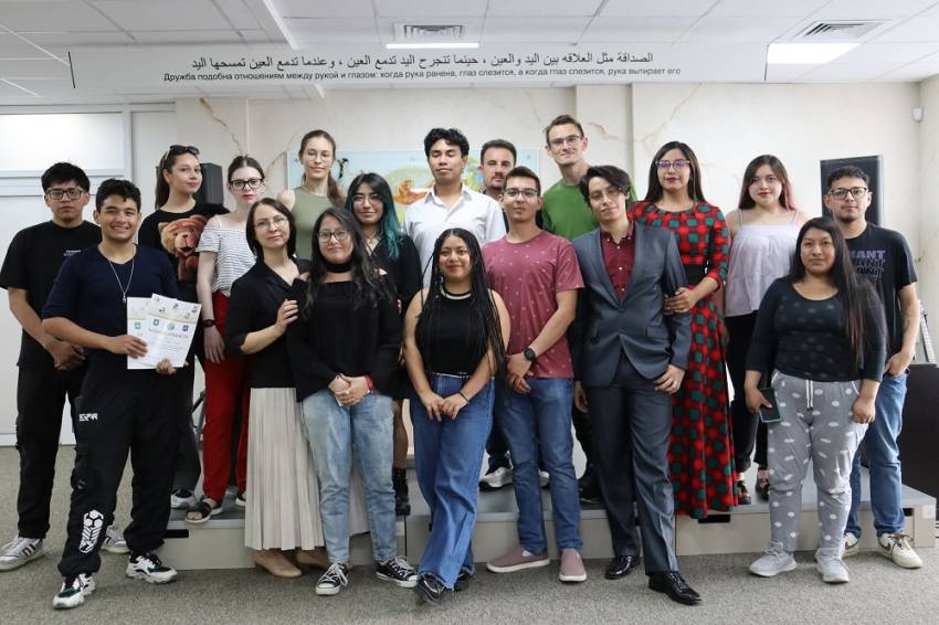 В НИУ «БелГУ» подвели итоги конкурса перевода стихов «Цветы под стеклом» События НИУ «БелГУ» в ниу «белгу» подвели итоги конкурса перевода стихов «цветы под стеклом»